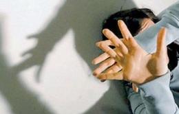 Minaccia col coltello moglie e figli: condannato