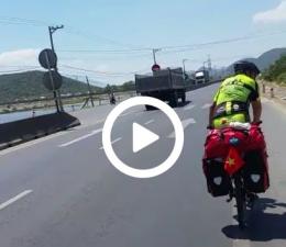 La dura vita dei Free Bikers: sole cocente e ustione in agguato. Ma che spettacolo!