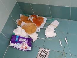 Sacchi di urina nei bagni del doposcuola: esplode la protesta
