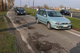 La maxi buca in viale Porta Po ereditata del comune