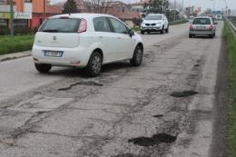 Circonvallazione, la via delle buche