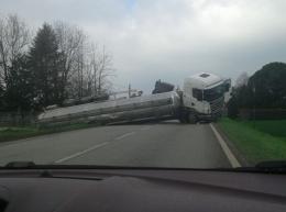 Allarme sulla Eridania, autocisterna sversa acetone