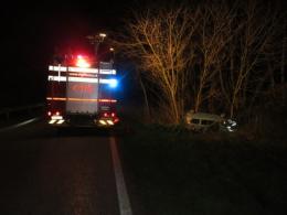 Schianto, madre e figlia incastrate nell'auto: ricoverate