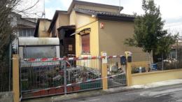 Abitazione in fiamme, paura per un'anziana
