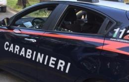 Sul tetto con una corda al collo:  salvato da carabinieri