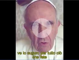 Il Papa manda gli auguri di Facebook via WhatsApp