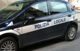Straniero senza documenti si rinchiude nel bar della stazione
