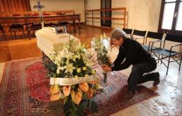 Addio maestro Ferrari<br/>oggi i funerali dell'artista
