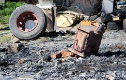 Incendio nella notte<br/>fiamme in un campo rom