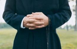 "Relazioni troppo intime con le parrocchiane", il prete si dimette