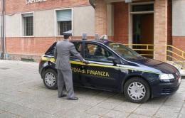 Lavoro nero, 35 dipendenti <br/> trovati in un laboratorio tessile