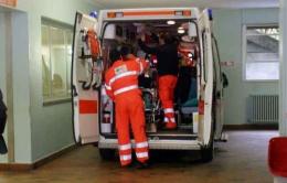 Litigano per le scale <br/> poi si accoltellano