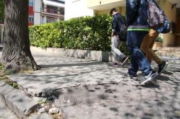 Via Benvenuto Tisi da Garofolo <br/> marciapiedi, un percorso di guerra