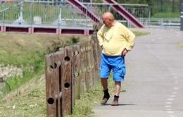 Pista ciclabile vicino alla ferrovia  <br/> tra degrado, sporcizia e abbandono