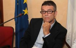 Auto contromano, l'ex sindaco rischia un frontale