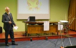 Lezione di sessualità col medico Meo <br/> "Il buonismo svuota le coscienze"