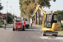 Lavori in corso in viale Porta Po <br/> in vista del passaggio del Giro d'Italia