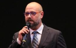 Candidato a messa con la spilla  <br/> "scomunicato" da tutti gli schieramenti 