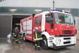 Fiamme nella notte ad Adria <br/> ignoti danno fuoco a un'auto