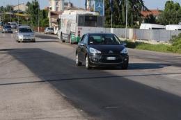 La città si fa bella per il Giro d'Italia <br/> lavori in corso e non manca l'ironia