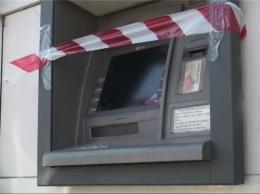 Boato nella notte, salta il bancomat