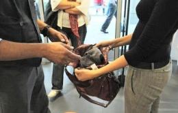 Giovani taccheggiatrici all'opera<br/>in un supermercato di Rovigo 