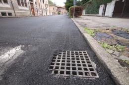 "Caditoie coperte di asfalto, il Comune faccia subito qualcosa"