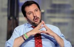 Salvini: "La Moretti? Ottima birra" <br/>battute taglienti per il leader leghista 