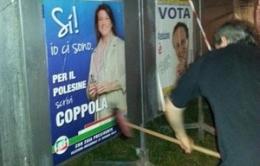 Ingiurie sui manifesti della Coppola <br/> il caso finisce direttamente in Procura