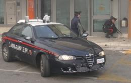 Spaccano la vetrina dell'ottico <br/> e gli rubano il computer portatile