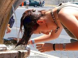 Col caldo, centri commerciali presi d'assalto