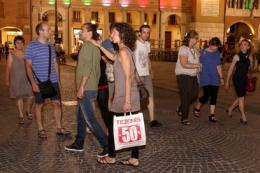 Ritorna lo shopping e la movida <br/> con il Giovedì bianco in centro