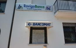Ignoti fanno saltare il bancomat<br/> bottino da ben 20mila euro 