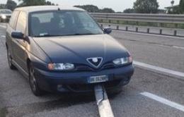Macchina infilzata in Transpolesana <br/> ragazzo ne esce vivo per miracolo 