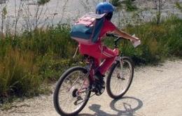11enne torna dal Grest in bicicletta <br/>importunata da un ragazzo di colore