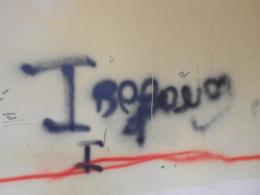 Scritte di cattivo gusto con lo spray<br/> deturpato il muro dei Giardini Zen