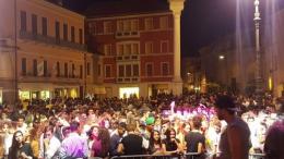 La movida non va mai in vacanza <br/> piazza Vittorio Emanuele II strapiena