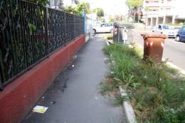 Via Fuà Fusinato già trascurata <br/> tra incuria, erba alta e cartacce 