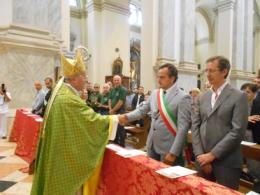 Santarato alla messa col vescovo <br/> prende le distanze da Bobo