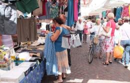 Via il mercato da Corso del Popolo <br/>  bancarelle in via Silvestri