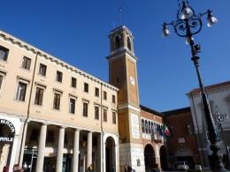 Debiti per 1600 euro al giorno <br/>  il comune cerca una via di fuga