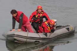 Papà e figlia salvati dalle correnti del Grande Fiume