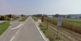 Il blocco del traffico sull'argine divide