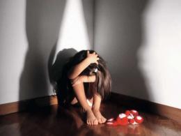 Insegnava alla figlia come dare piacere al compagno, a processo