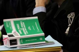 Teste si allontana per l'insulina<br/>per lui accompagnamento coatto