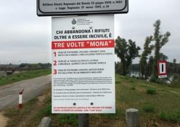 Cartelli contro i soliti "mona" <br/> il comune scoraggia gli incivili