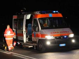 Incidente tra due auto, una persona all’ospedale