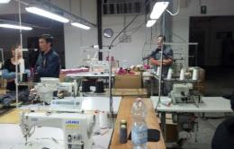 Controlli nei laboratori tessili <br/> trovati 9 lavoratori irregolari