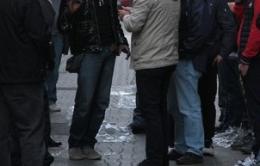 La protesta: disturbate dai venditori di colore