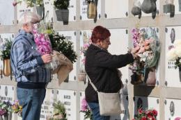 Il sindaco ricorda i comandamenti <br/> a chi ruba in cimitero